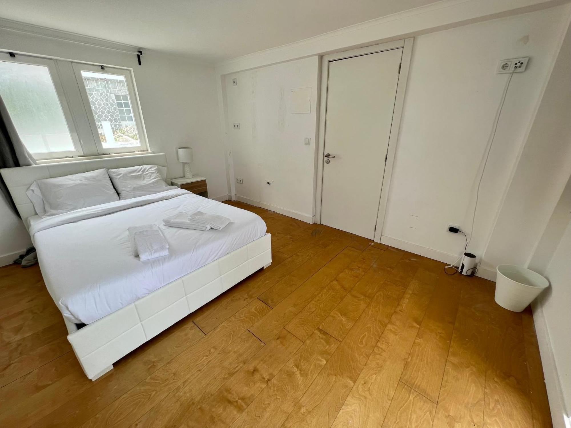 Oeiras Beach Private Room 9 - Double Bedroom With Shared Bathroom & Terrace Exterior foto